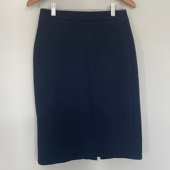 J. Crew Dresses & Skirts - J Crew navy blue pencil skirt textured Sz 4 EUC
